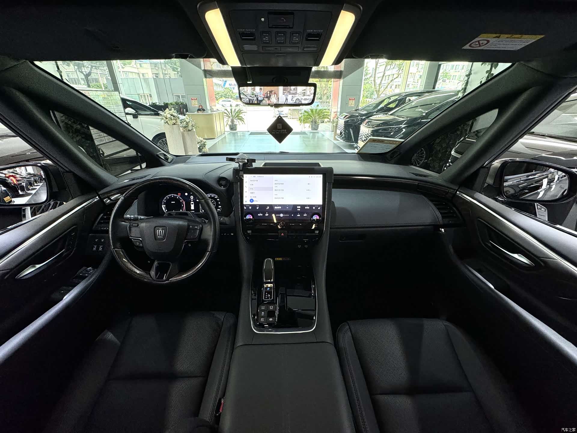 Toyota Vellfire, 2025 17