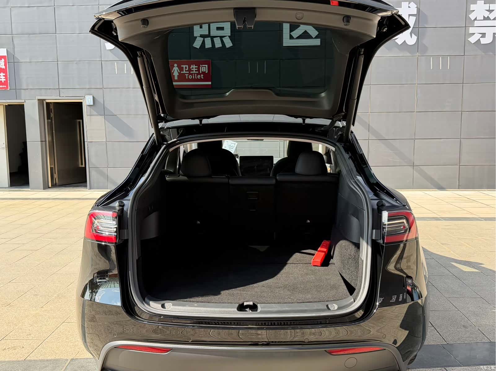Tesla Model Y, 2022 13