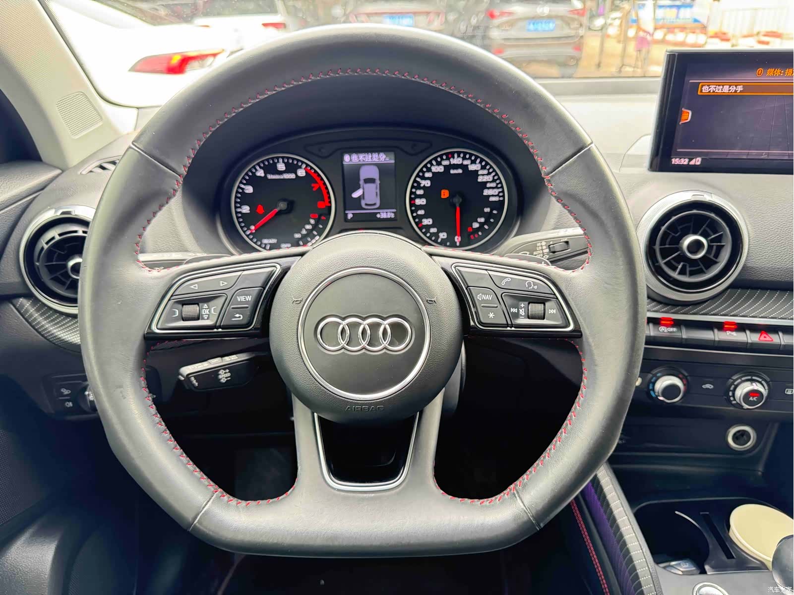 Audi Q2L, 2022 13