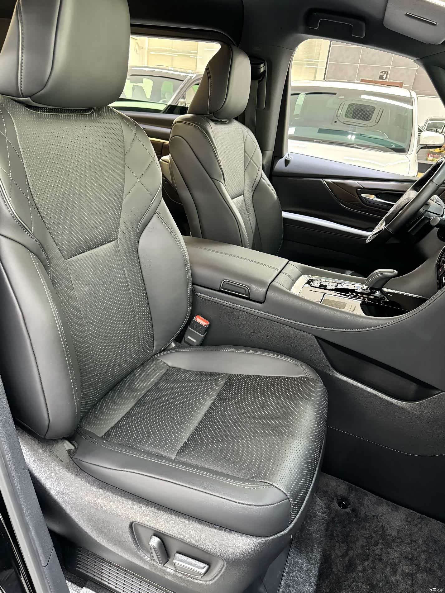 Toyota Vellfire, 2025 14