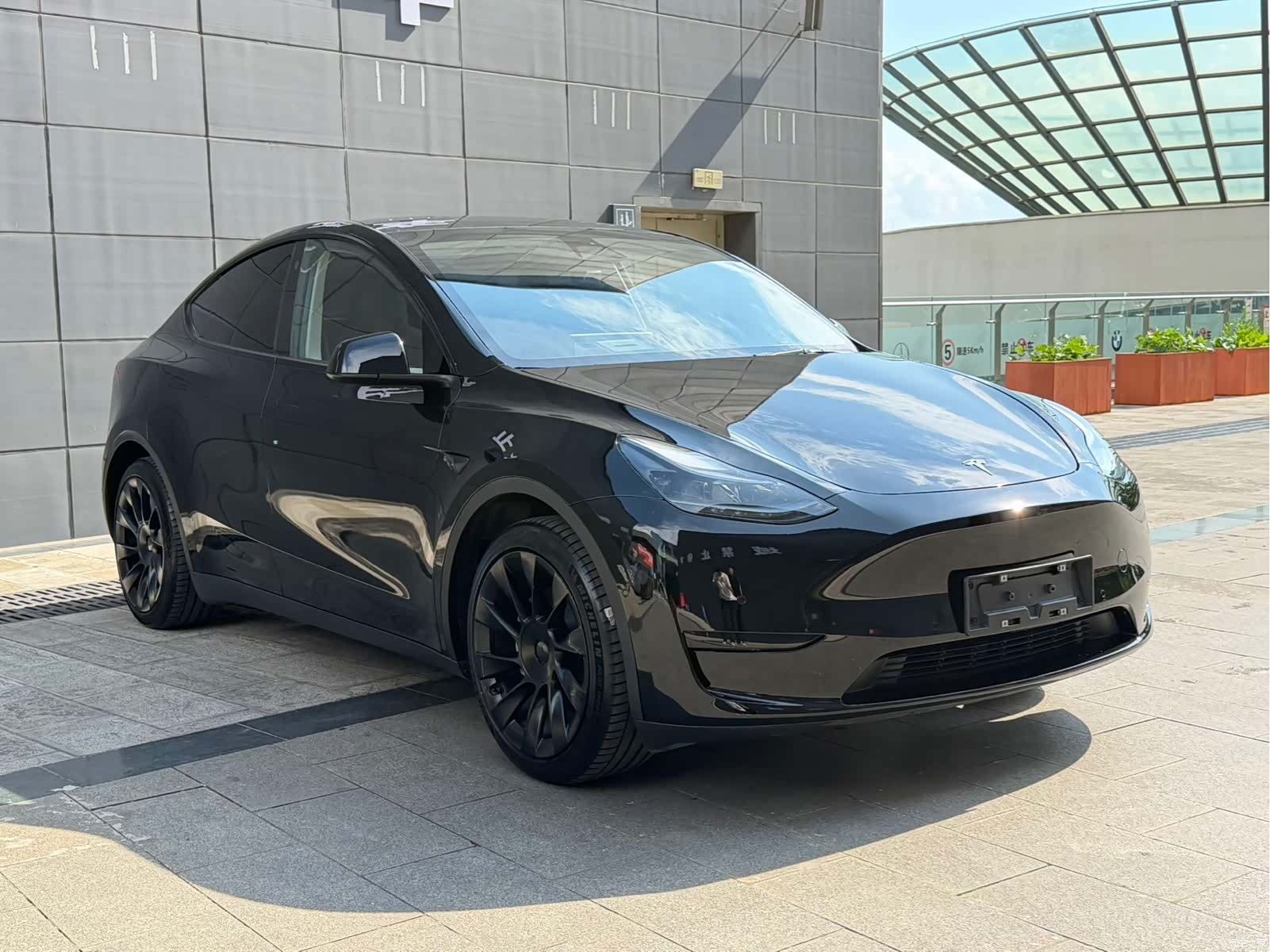 Tesla Model Y, 2022 3