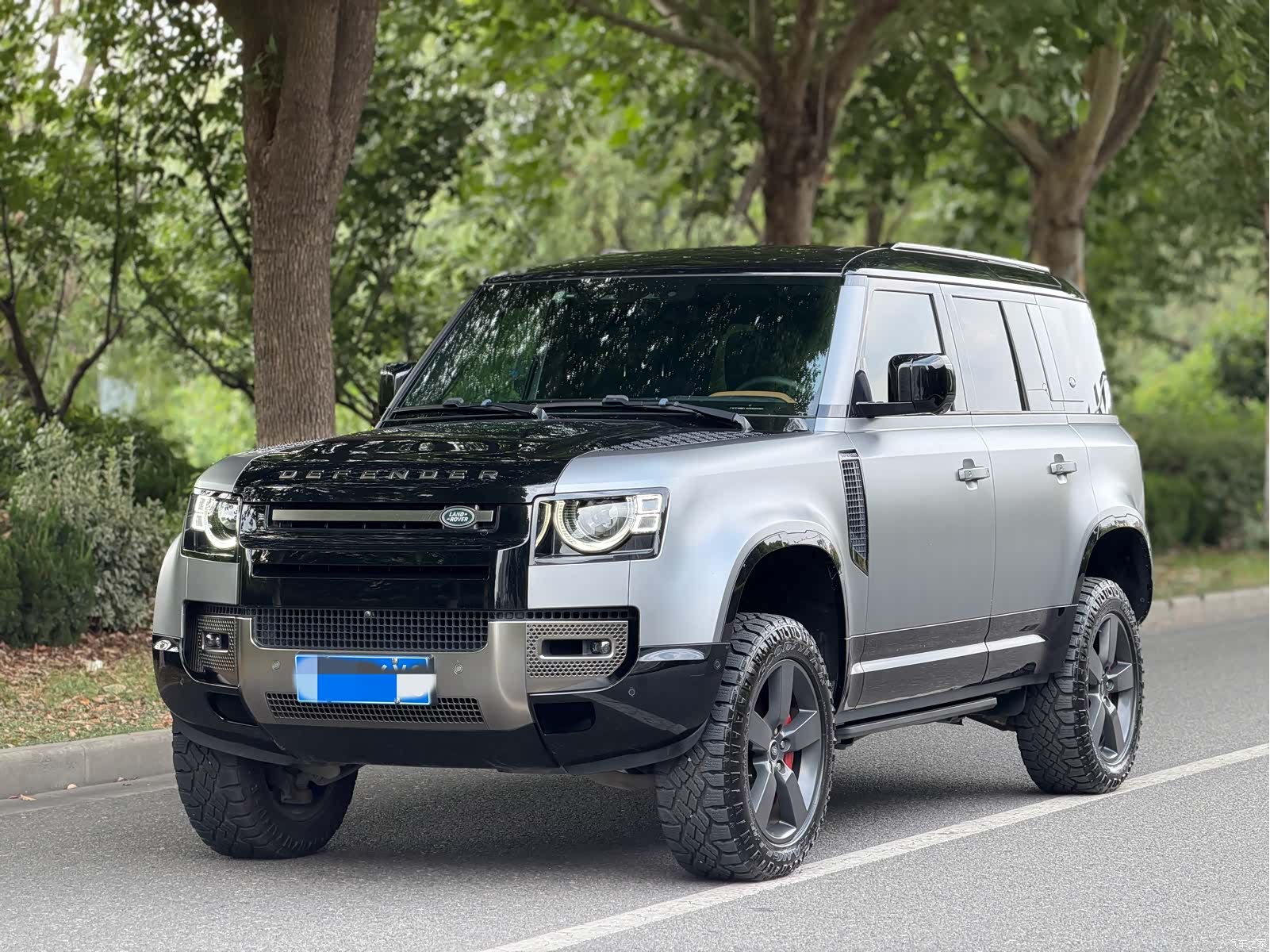 Land Rover Defender, 2023 3