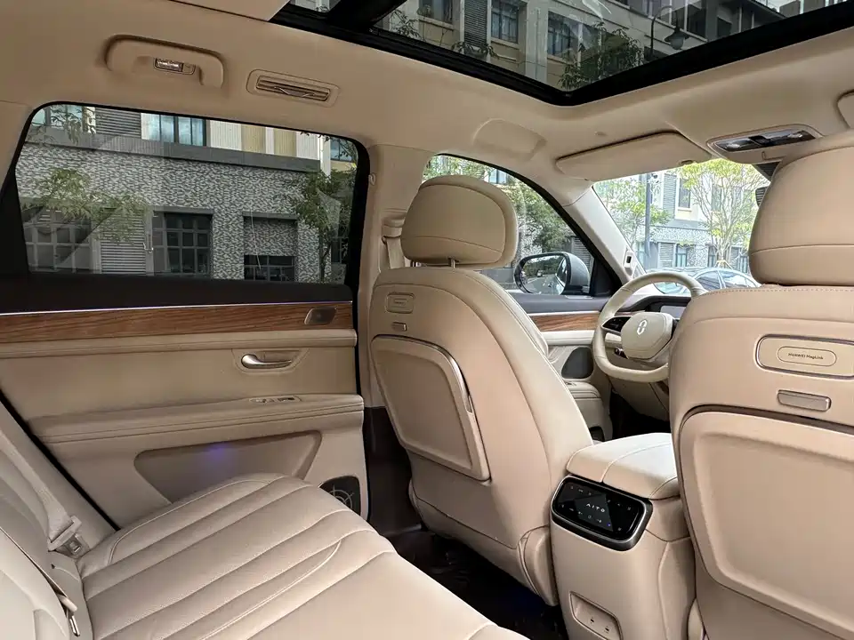 AITO Ask the world M7