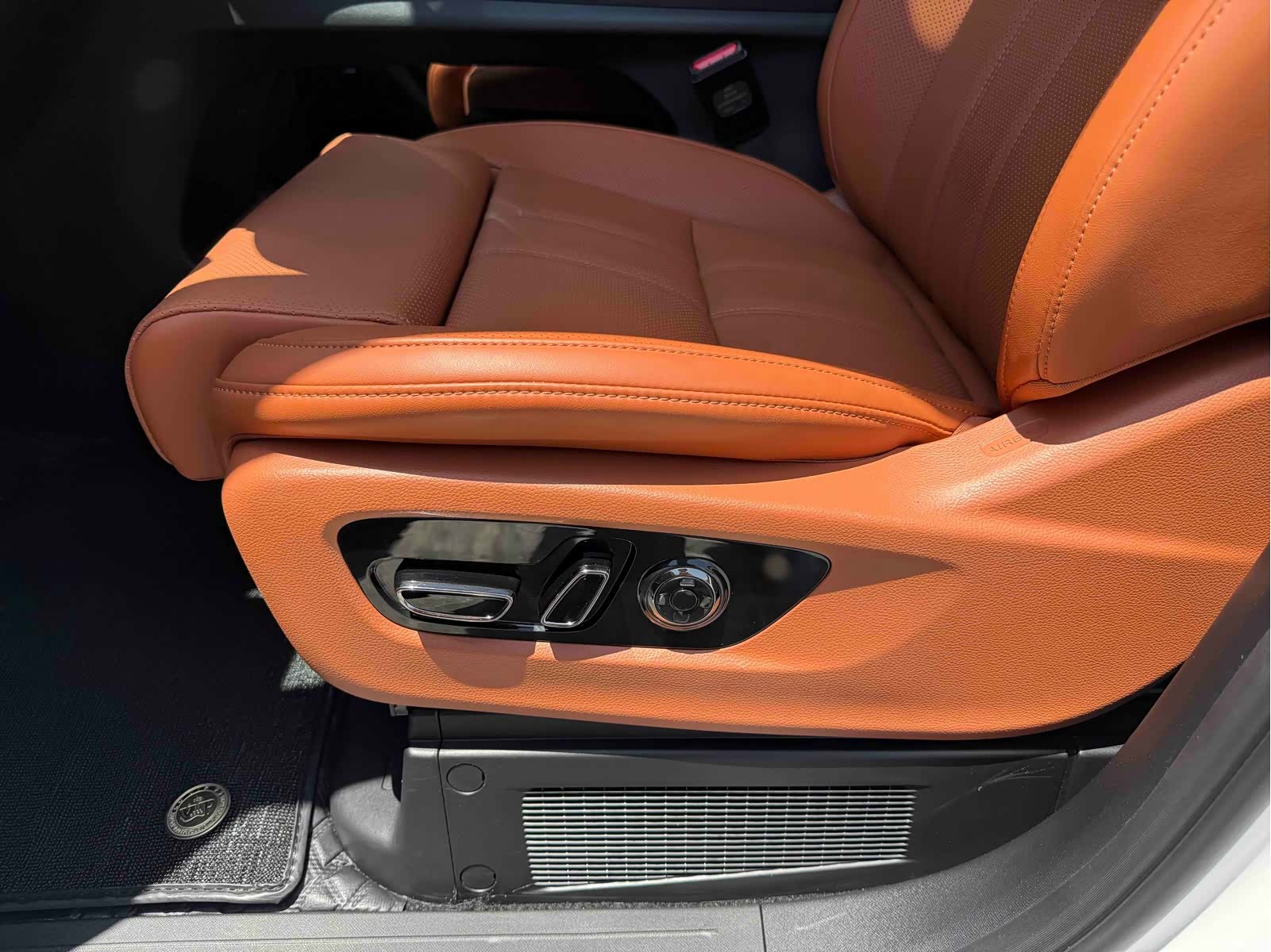 Trumpchi M8, 2025 9