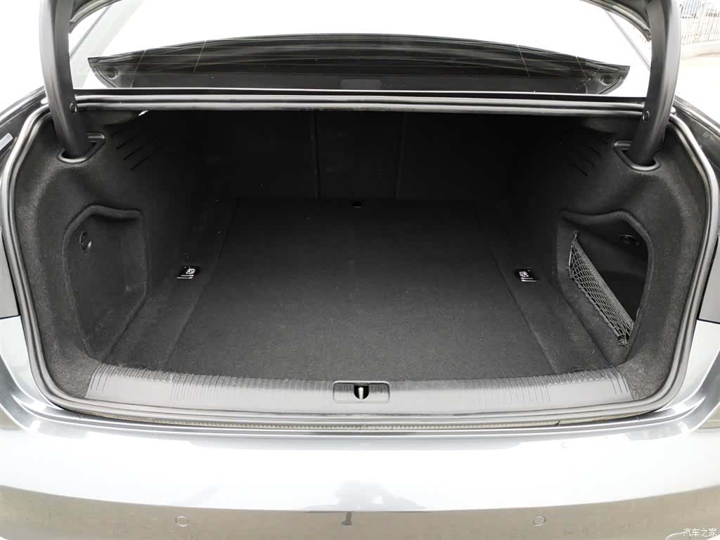 Audi A4L, 2022 21