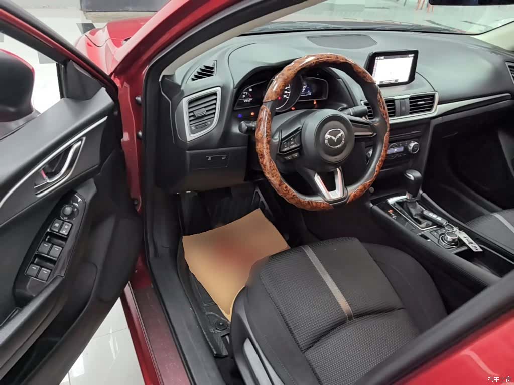 Mazda Mazda3, 2017 16