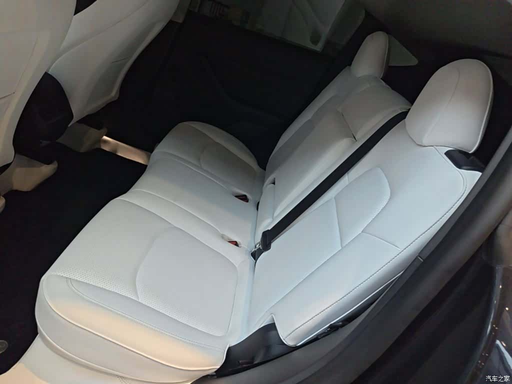 Tesla Model Y, 2024 17