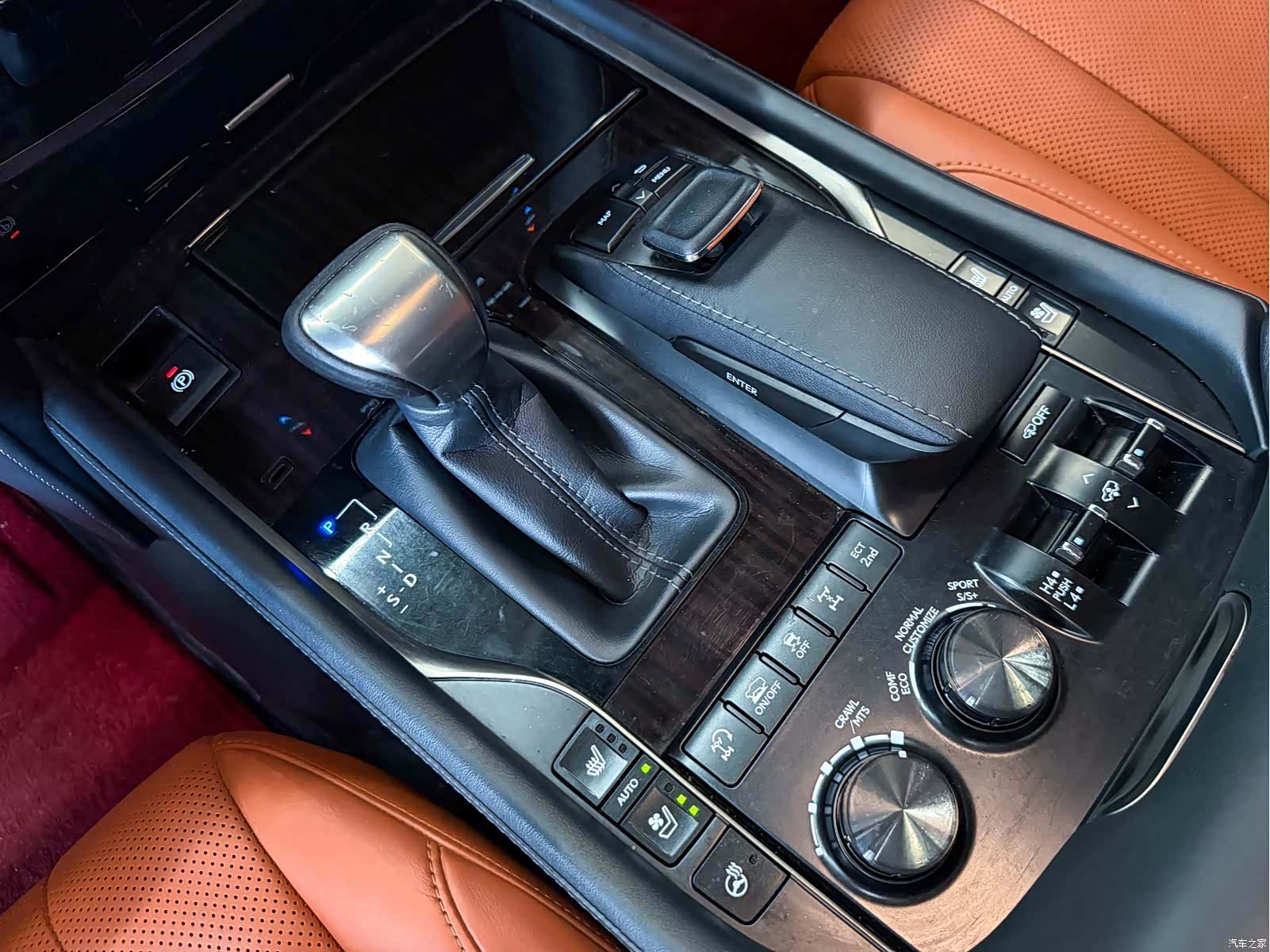 Lexus LX, 2019 11