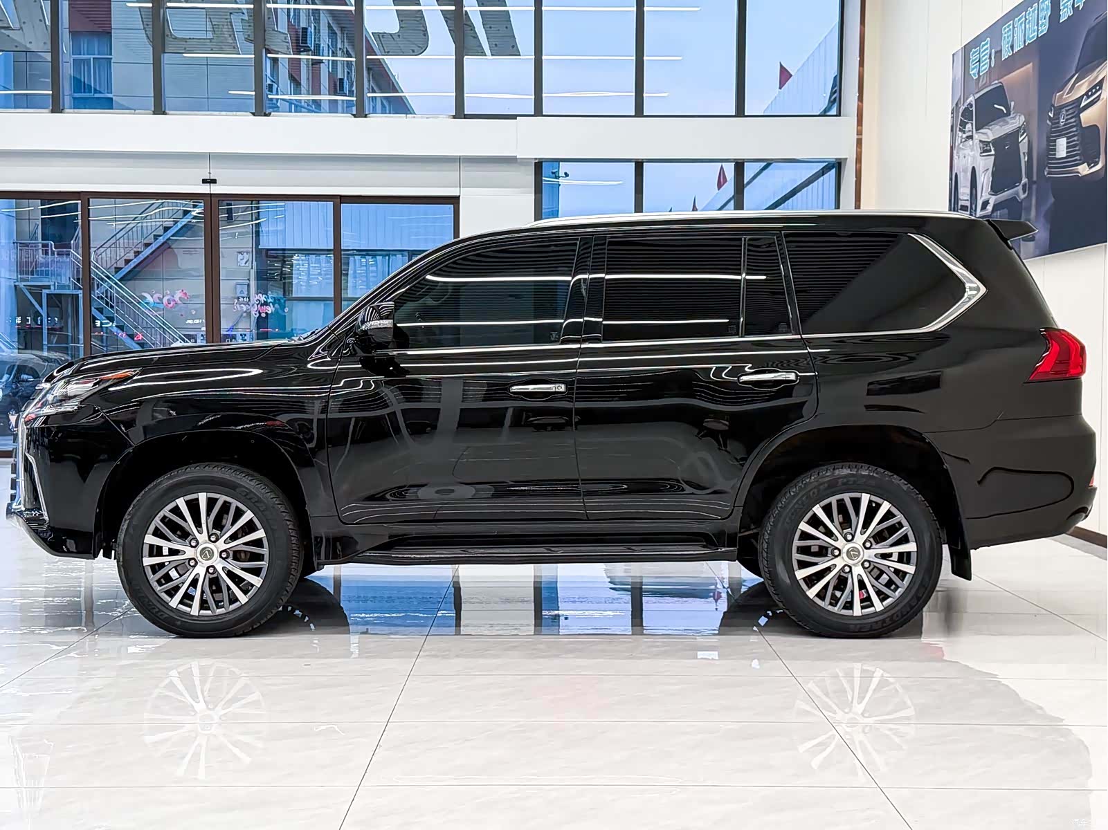 Lexus LX, 2019 3