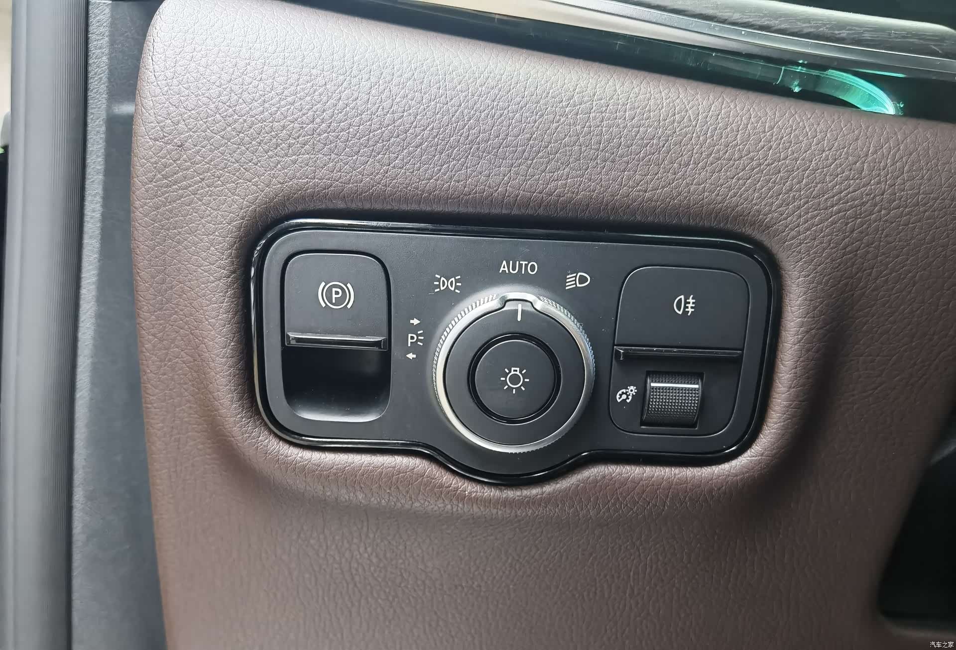 Mercedes-Benz V-Class, 2024 15