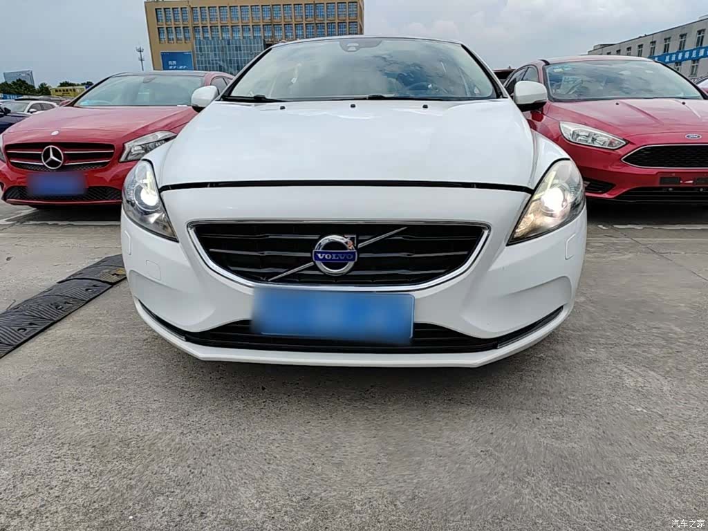 Volvo V40, 2015 3
