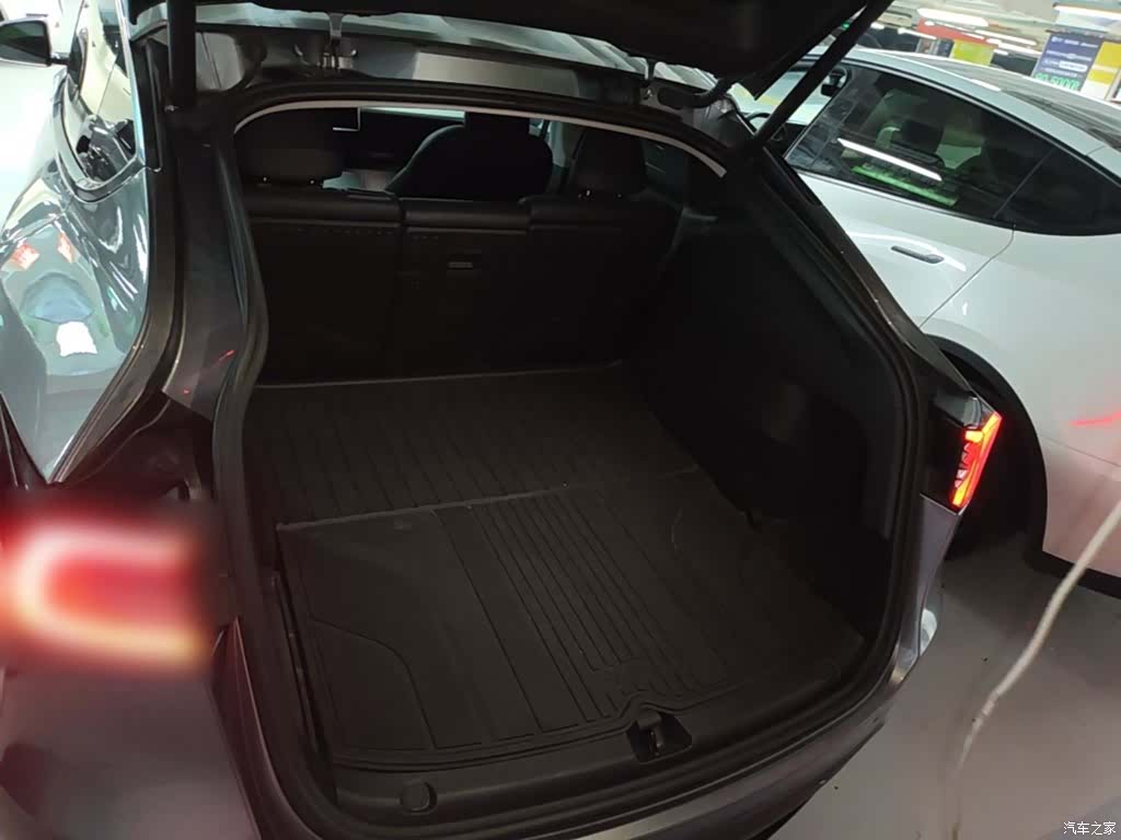 Tesla Model Y, 2024 19