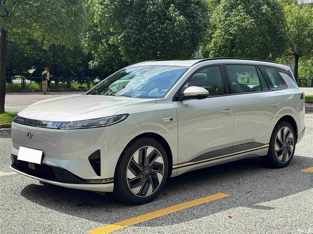 DongFeng eπ008, 2025 8