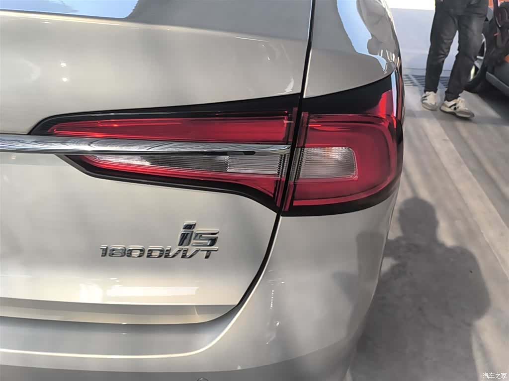 Roewe i5, 2021 8