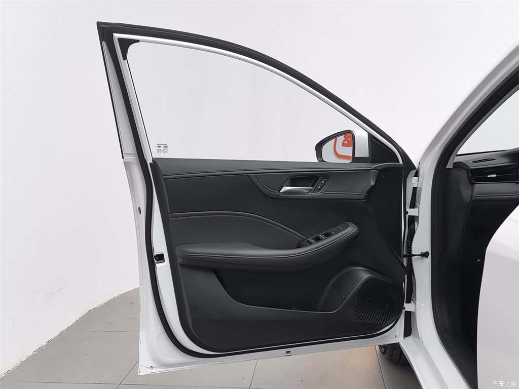 Roewe i5, 2025 8