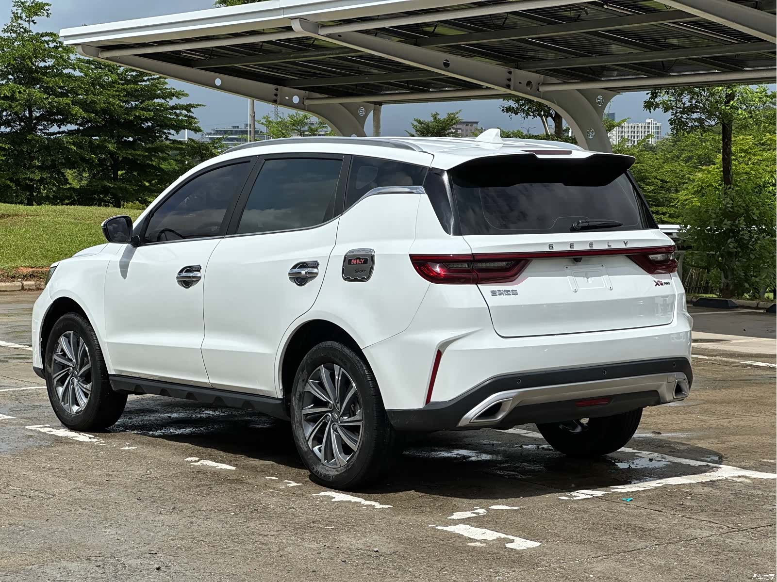 Geely X6, 2022 9
