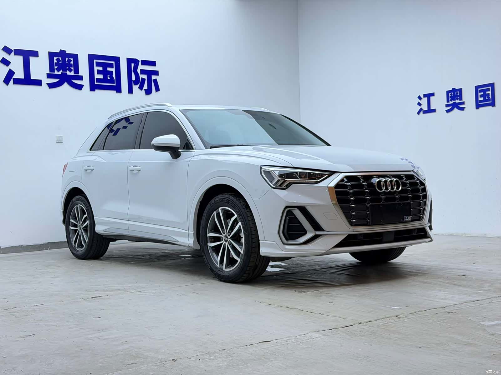 Audi Q3, 2023 3