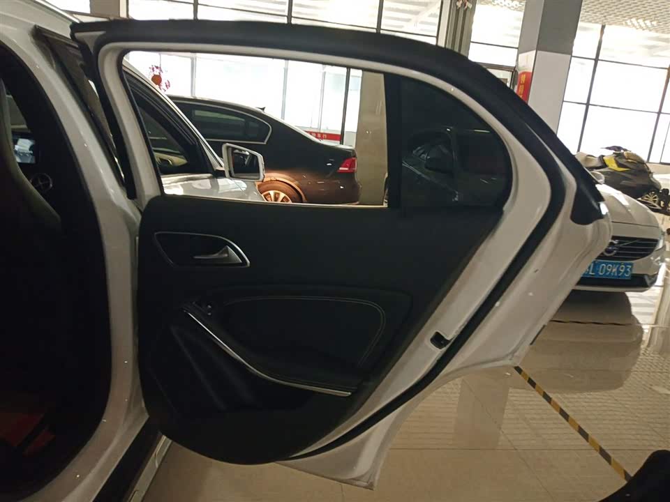 Mercedes-Benz GLA Mercedes-Benz GLA