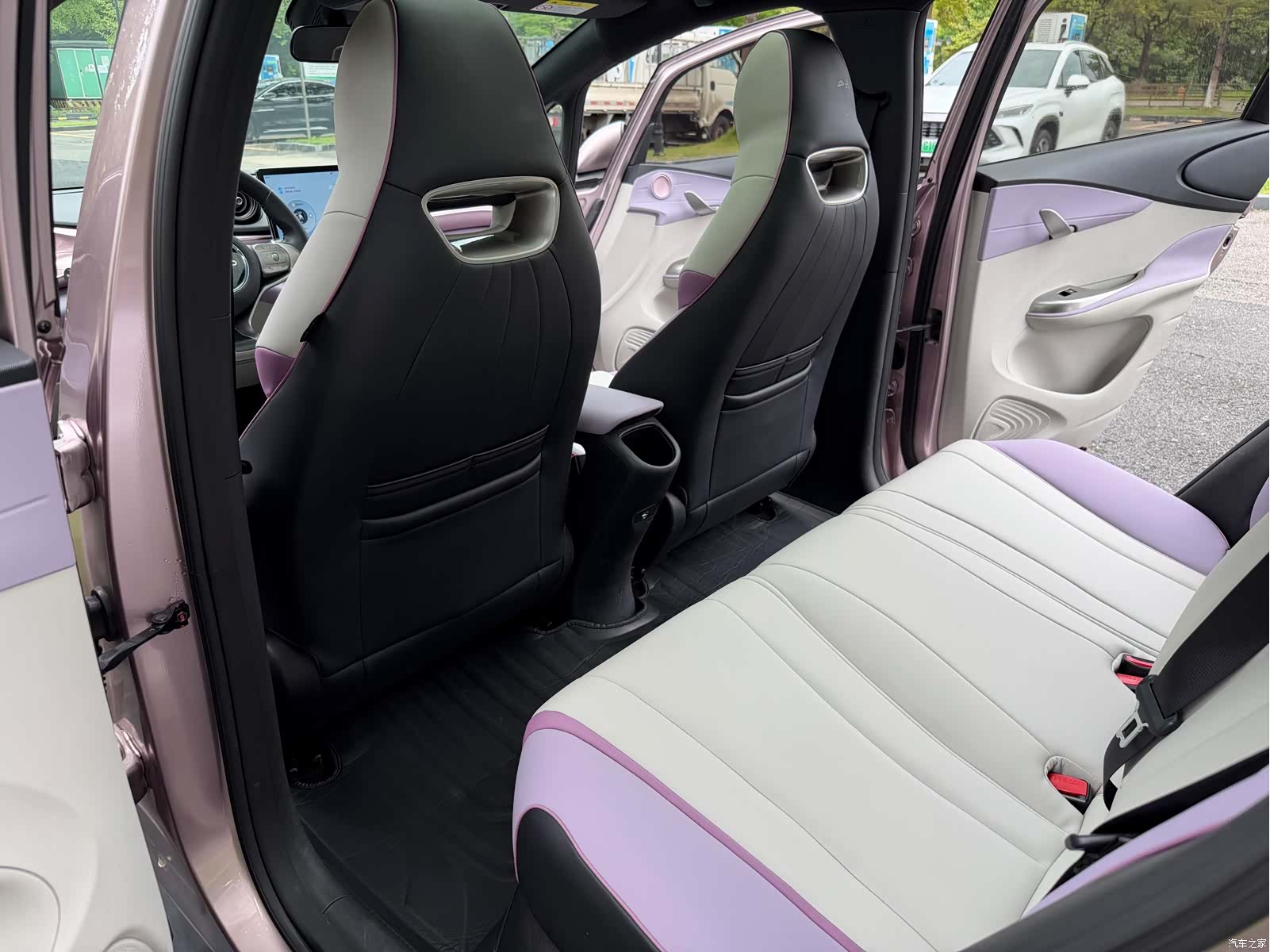 BYD Dolphin, 2022 10