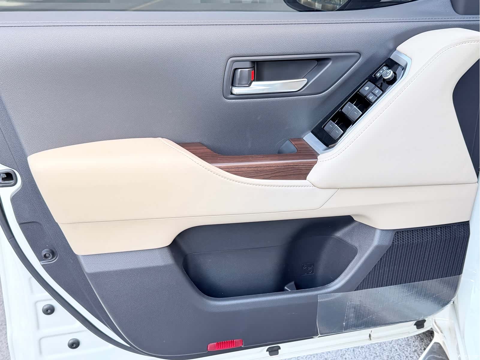 Toyota Land Cruiser, 2025 16