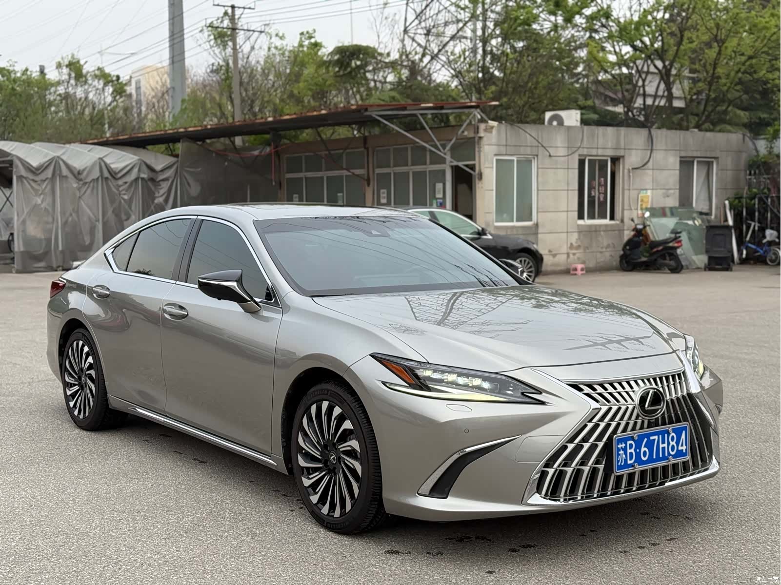 Lexus ES, 2023 3