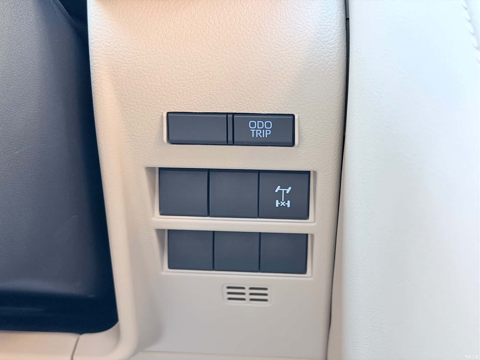 Toyota Land Cruiser, 2025 10