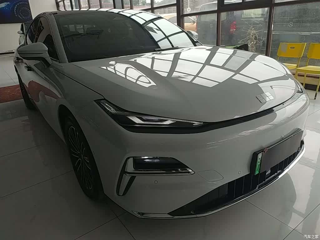 Geely 8, 2025 4