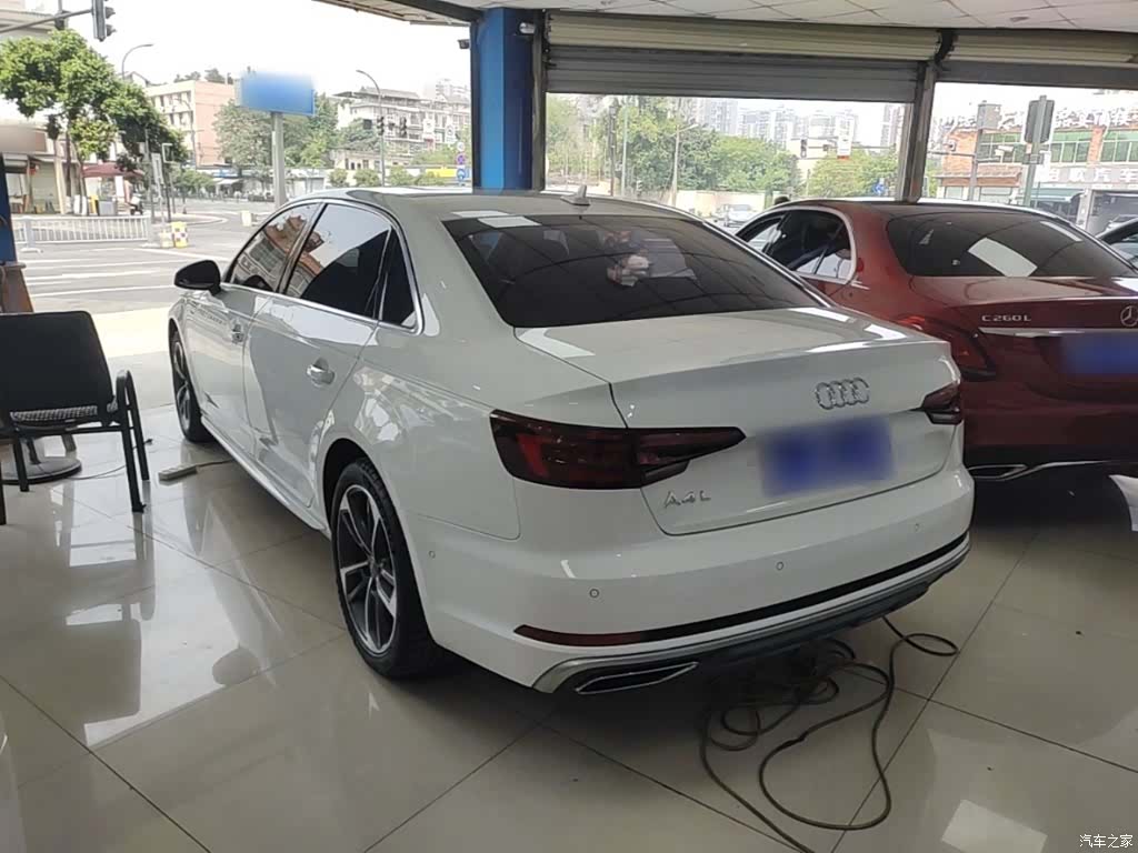 Audi A4L, 2018 все фото