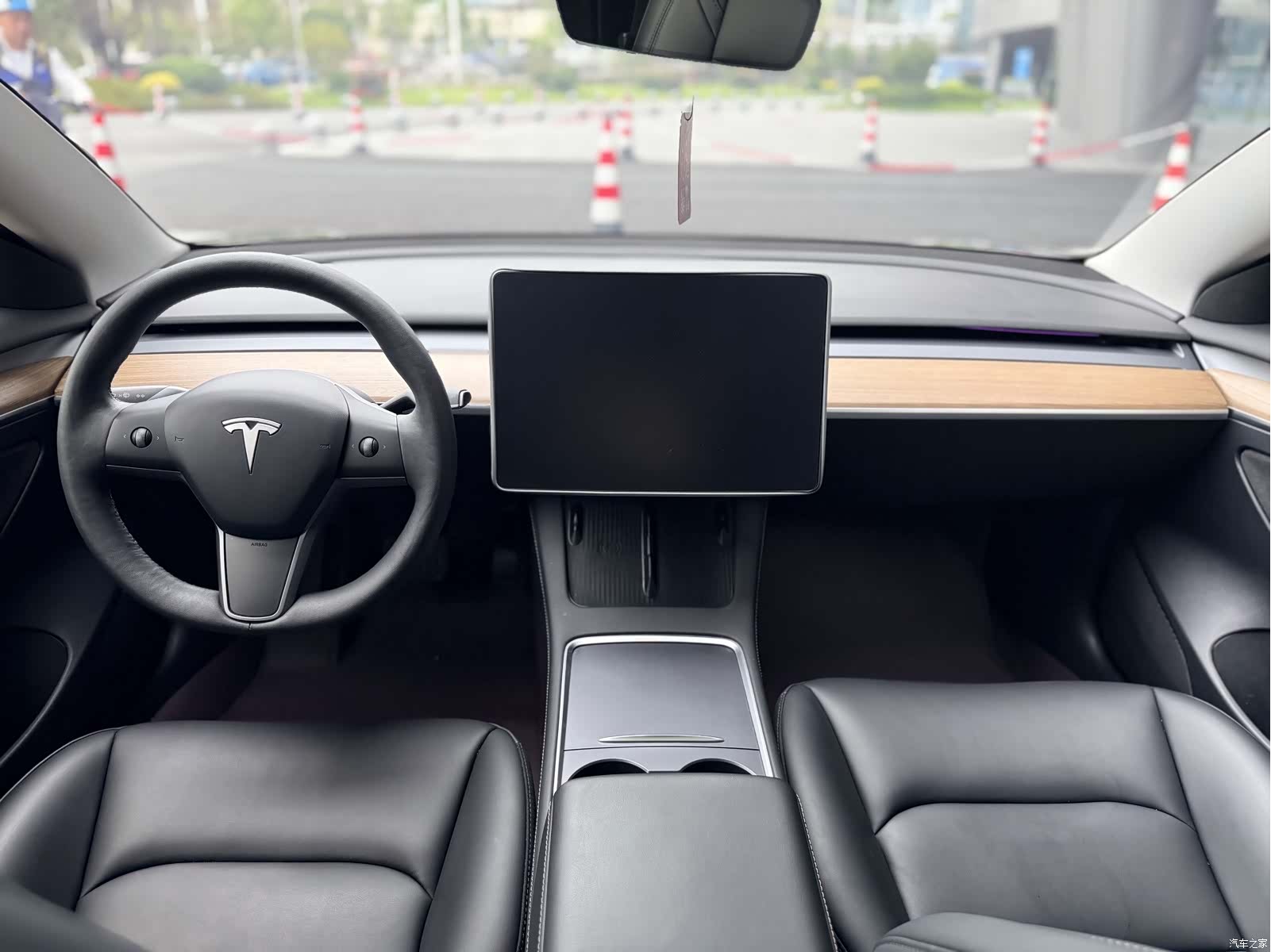 Tesla Model 3, 2023 13