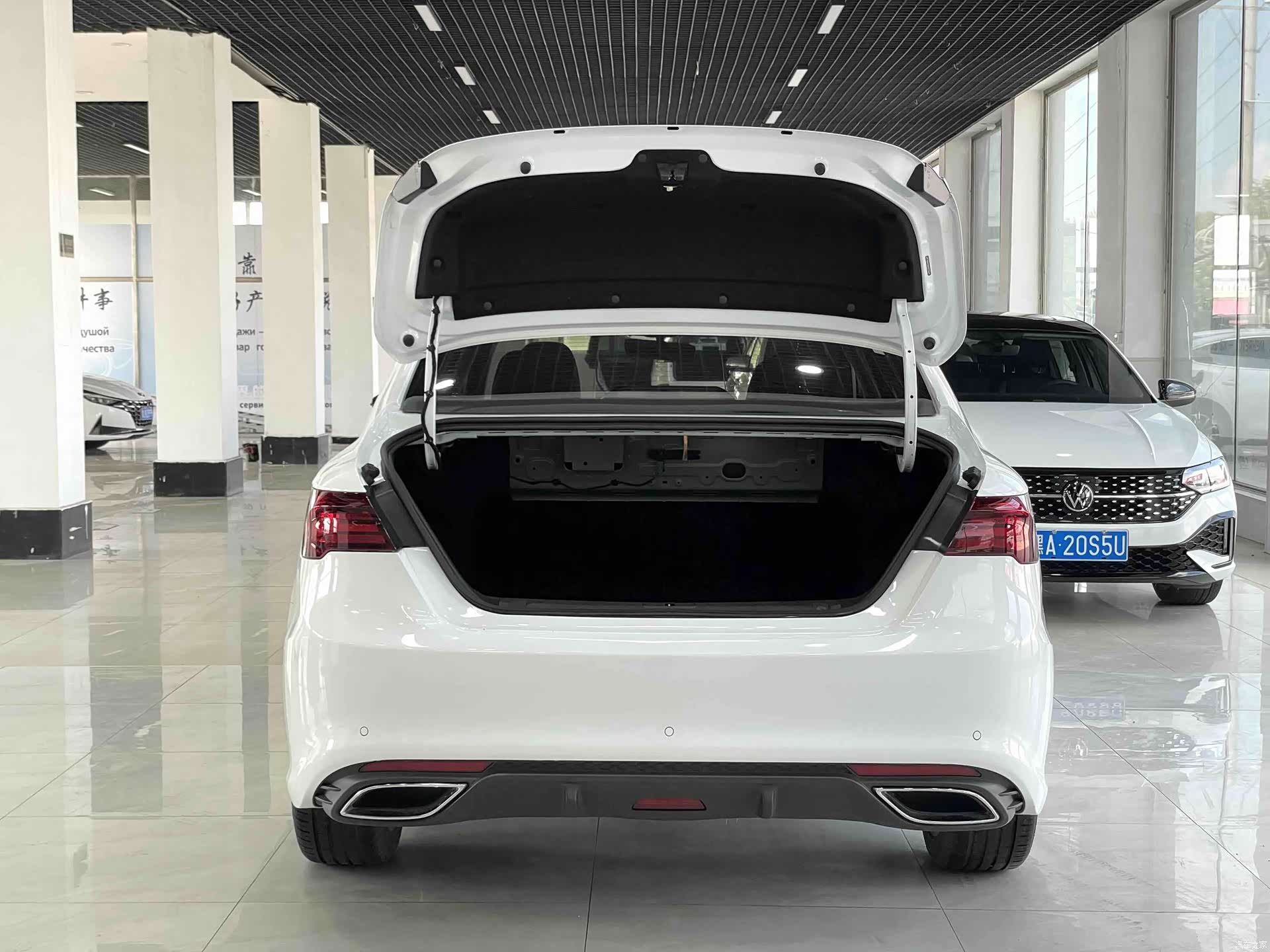 Geely Binray, 2022 16