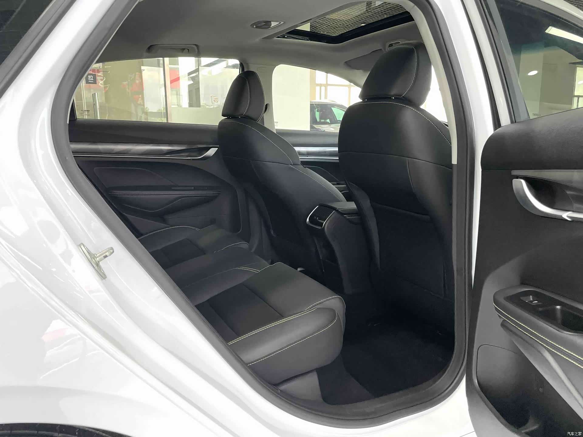 Geely Binray, 2022 13