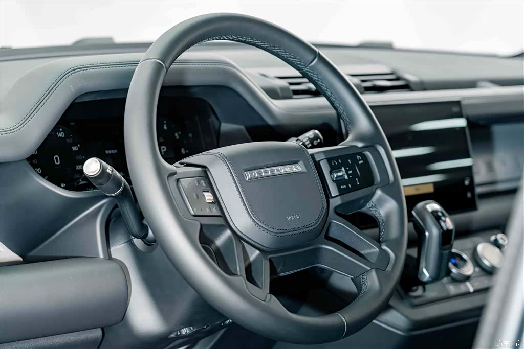 Land Rover Defender, 2025 10