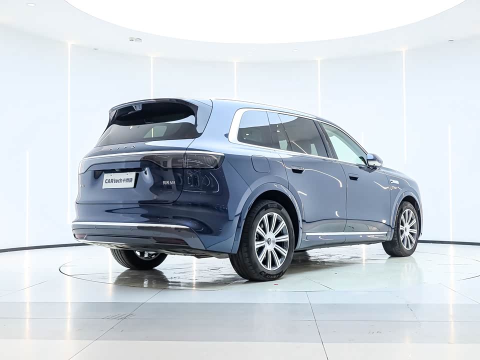 AITO Ask the world M8