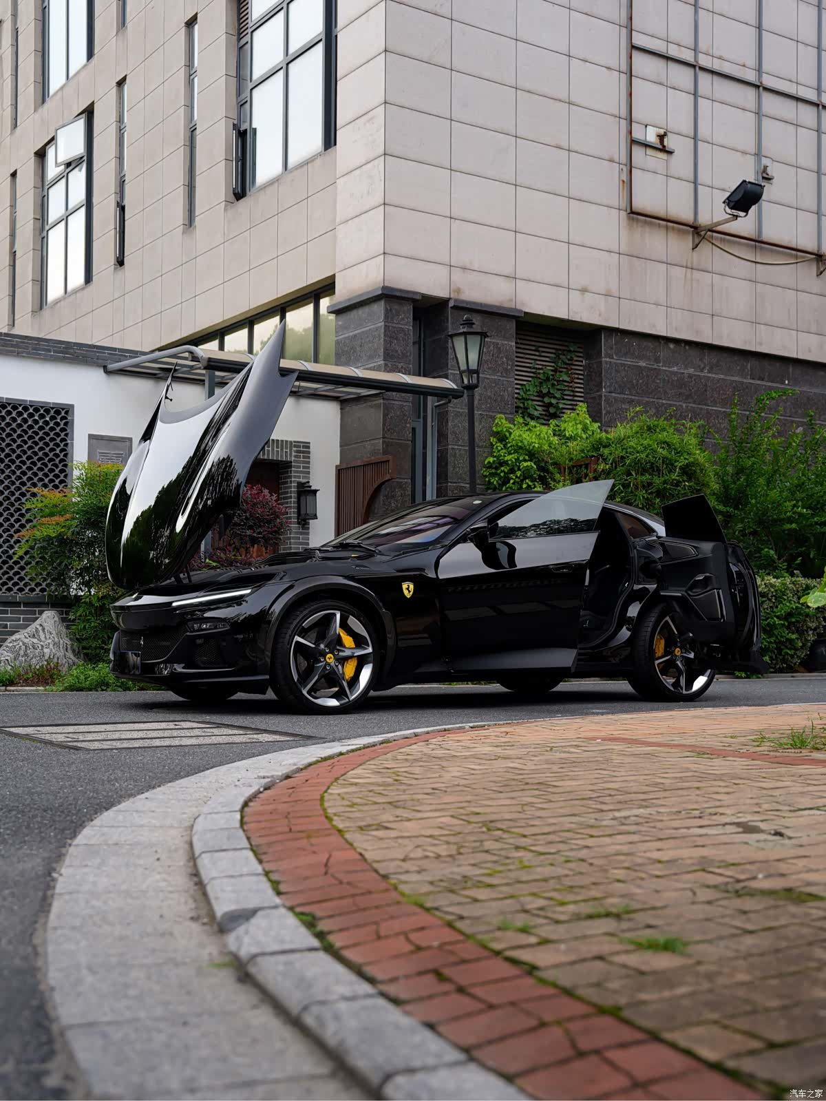 Ferrari Purosangue, 2025 7