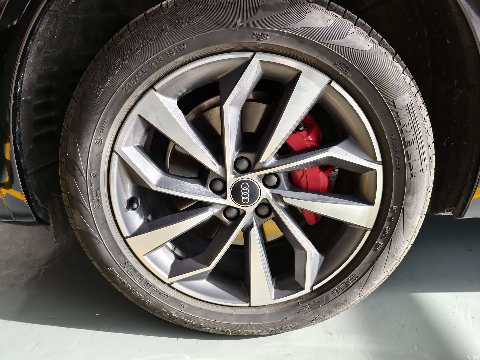 Audi Q5L, 2025 4