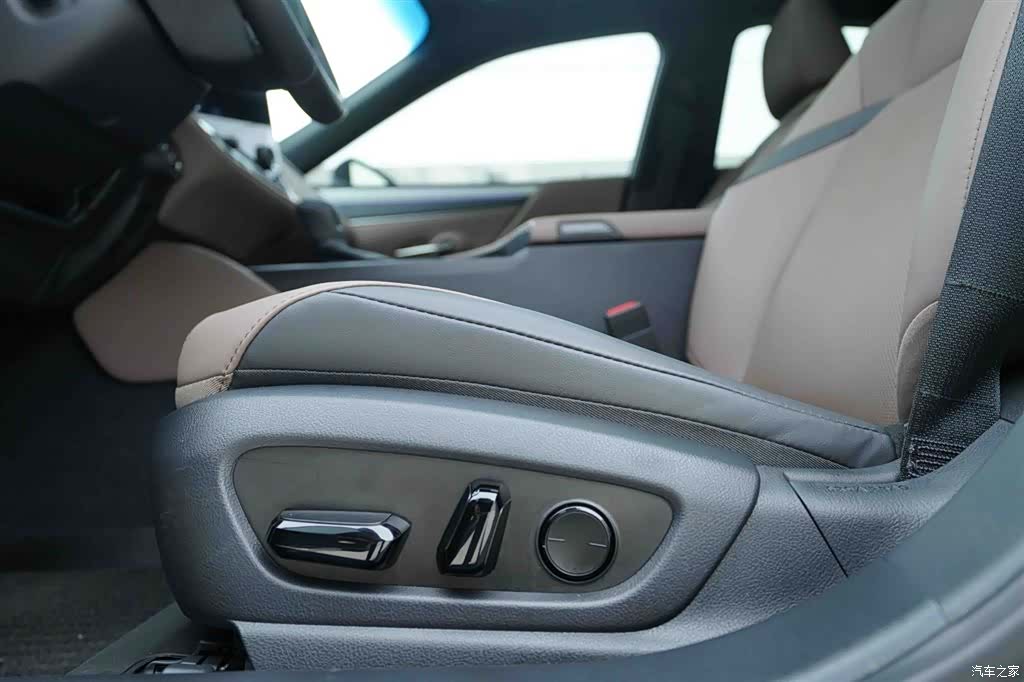 Lexus ES, 2026 13