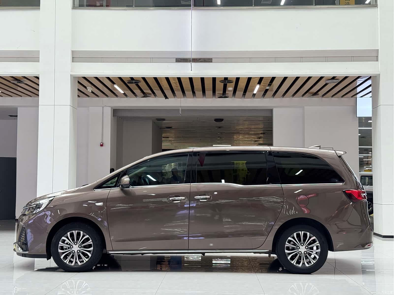 Buick GL8, 2023 8