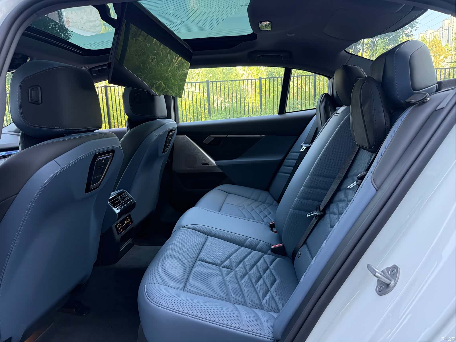 BMW 5 Series, 1900 17