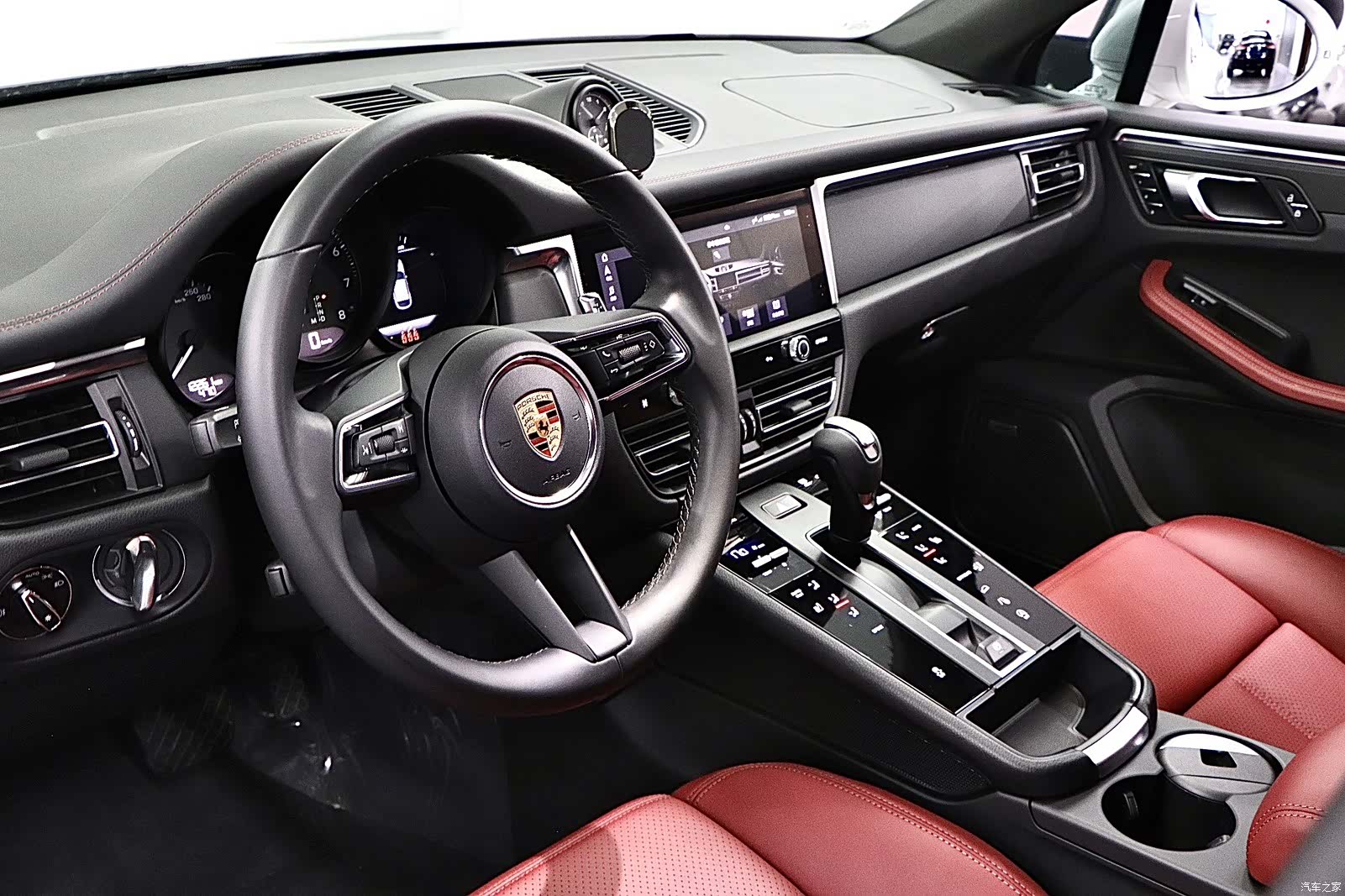 Porsche Macan, 2022 11