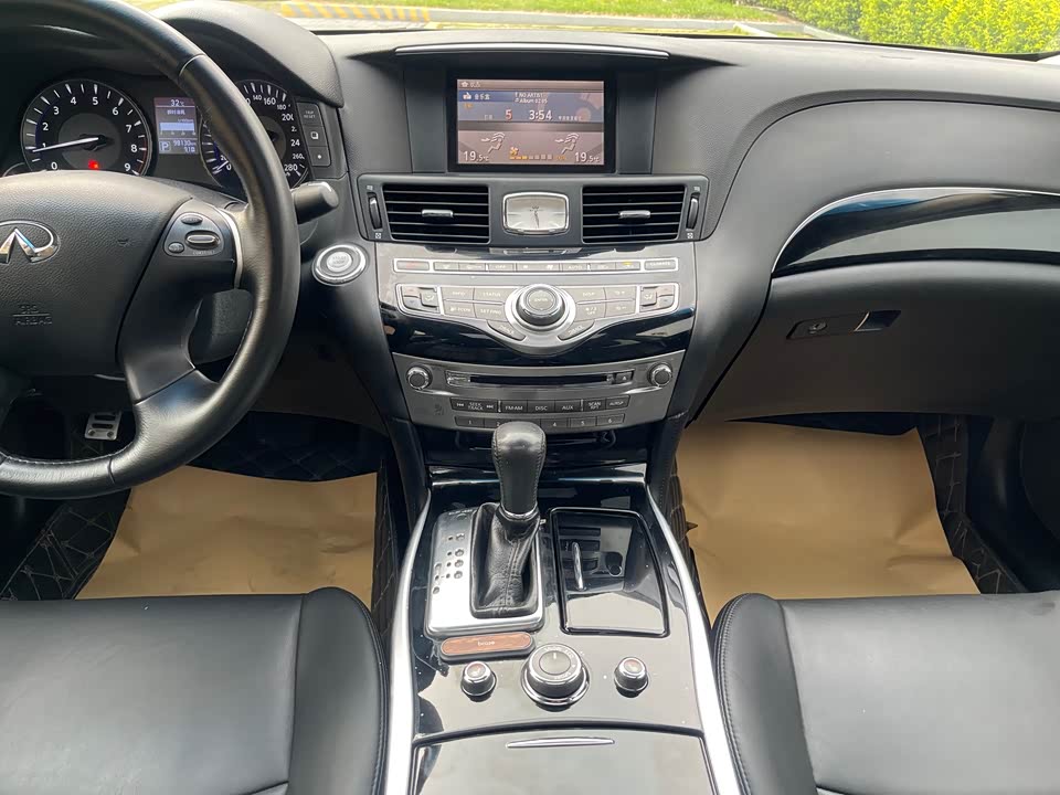 Infiniti Q70 Infiniti Q70