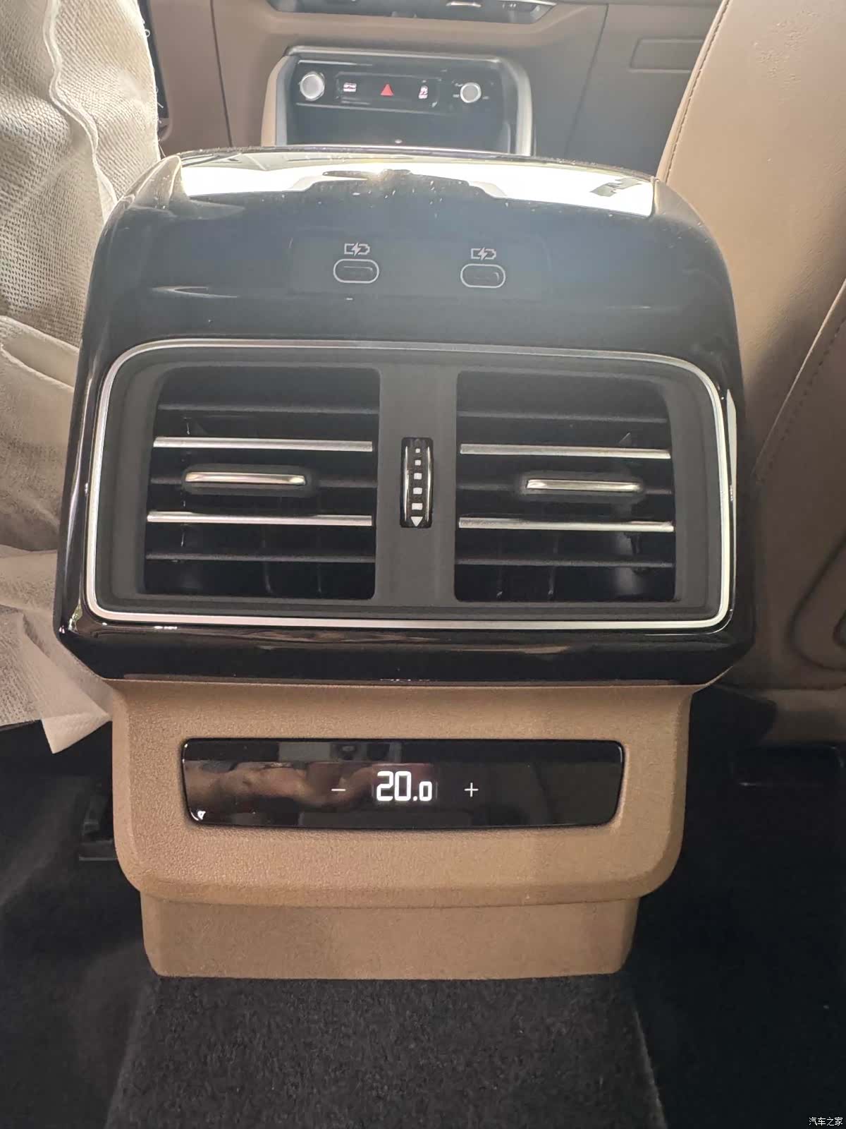 Audi Q5L, 2025 14