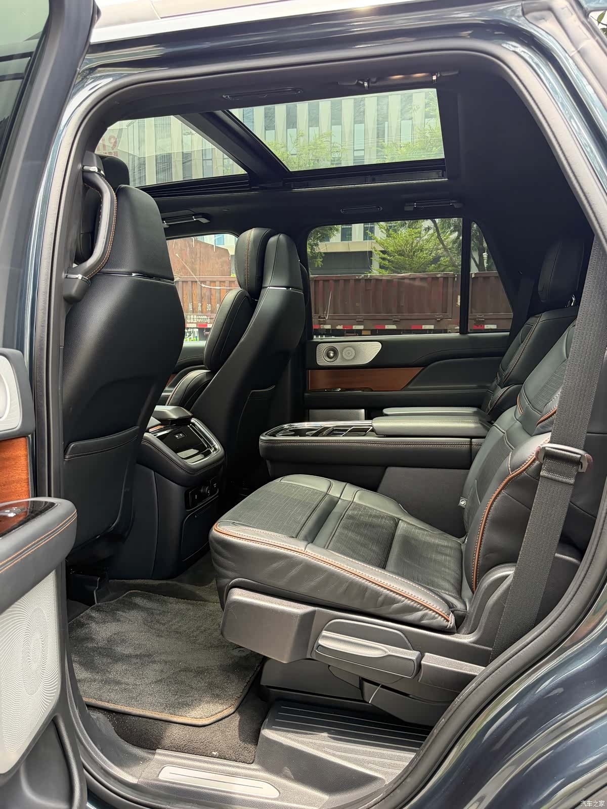 Lincoln Navigator, 2023 9
