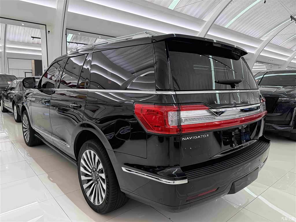 Lincoln Navigator, 2021 3
