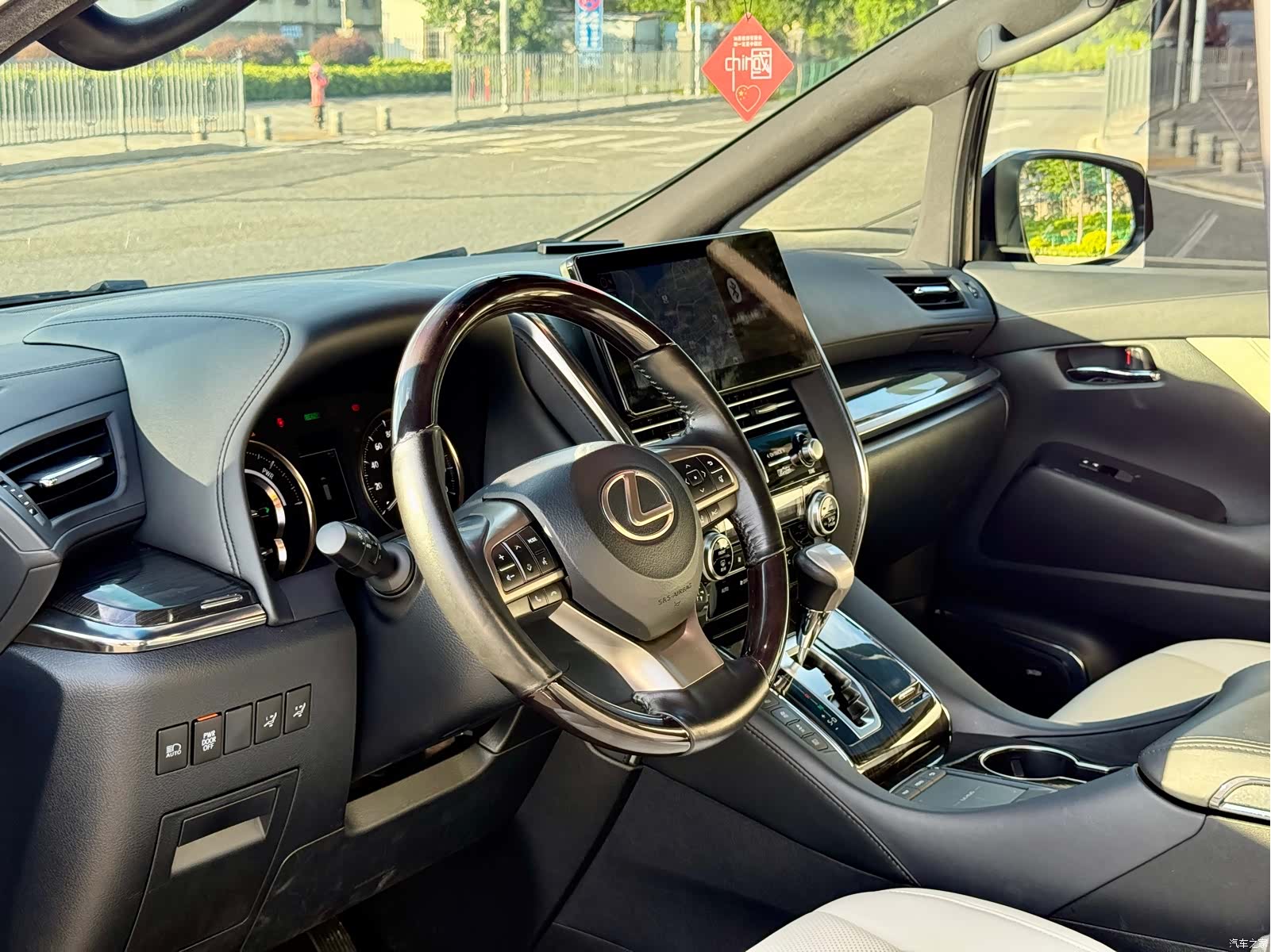 Lexus LM, 2020 12