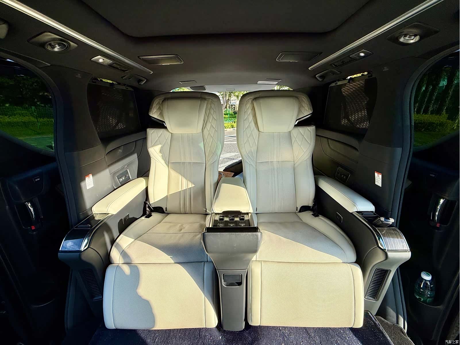 Lexus LM, 2020 11