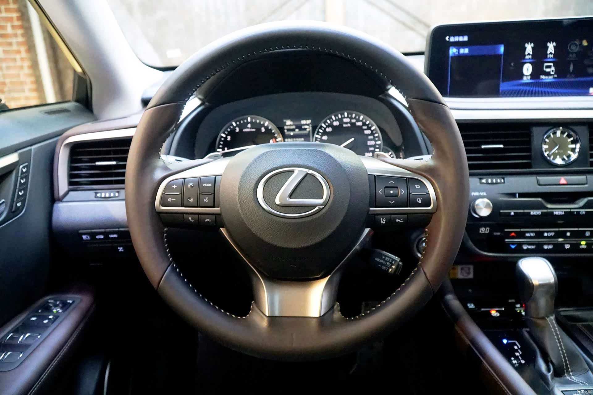 Lexus RX, 2022 9