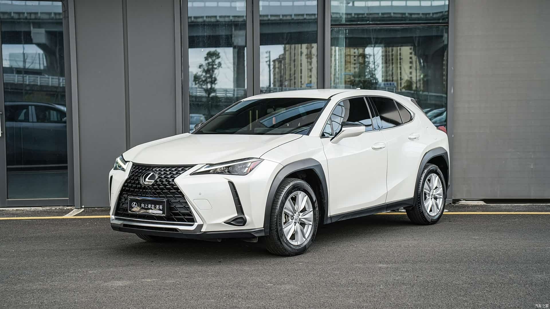 Lexus UX, 2023 1