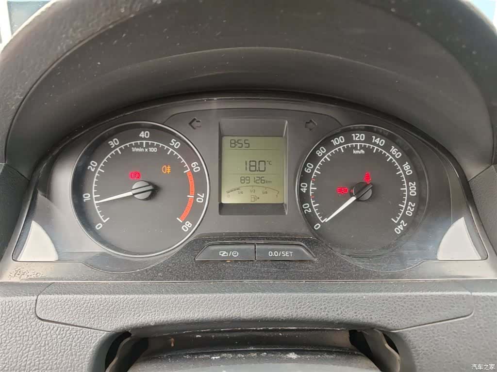 Skoda Rapid, 2015 12