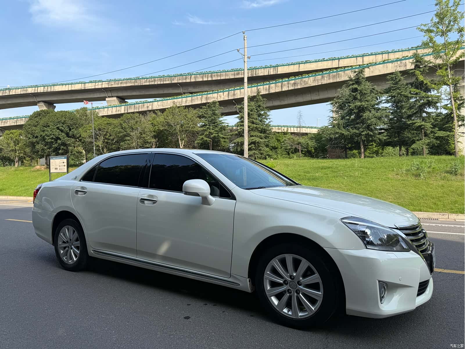 Toyota Crown, 2014 3