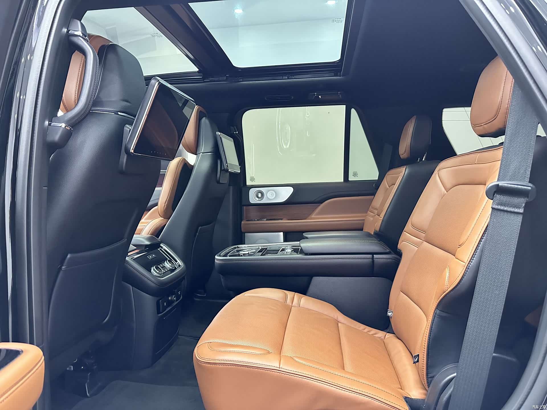 Lincoln Navigator, 2019 12